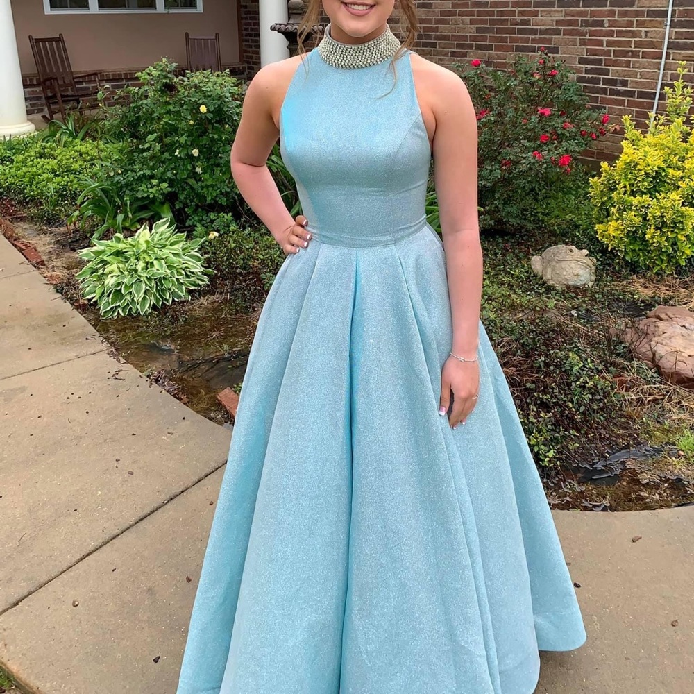 Mac Duggal Size 6 prom dress